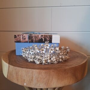 Like New! Silver and Pearl Floral Tiara